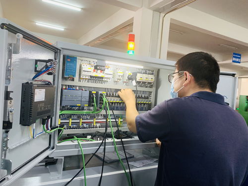 華順紀(jì)實(shí) 以真誠(chéng)服務(wù)客戶，以行動(dòng)詮釋信息系統(tǒng)集成價(jià)值